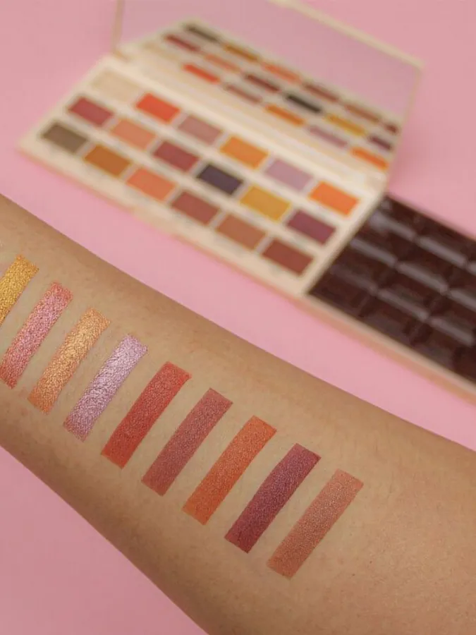 Revolution Chocolate Caramel Nudes Eyeshadow Palette