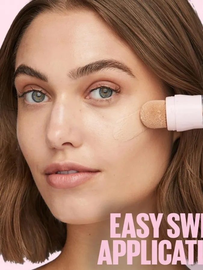 Maybelline Instant Anti Age Perfector 4-in-1 Glow Makeup 20ml – #0.5 (Fair Light Cool)