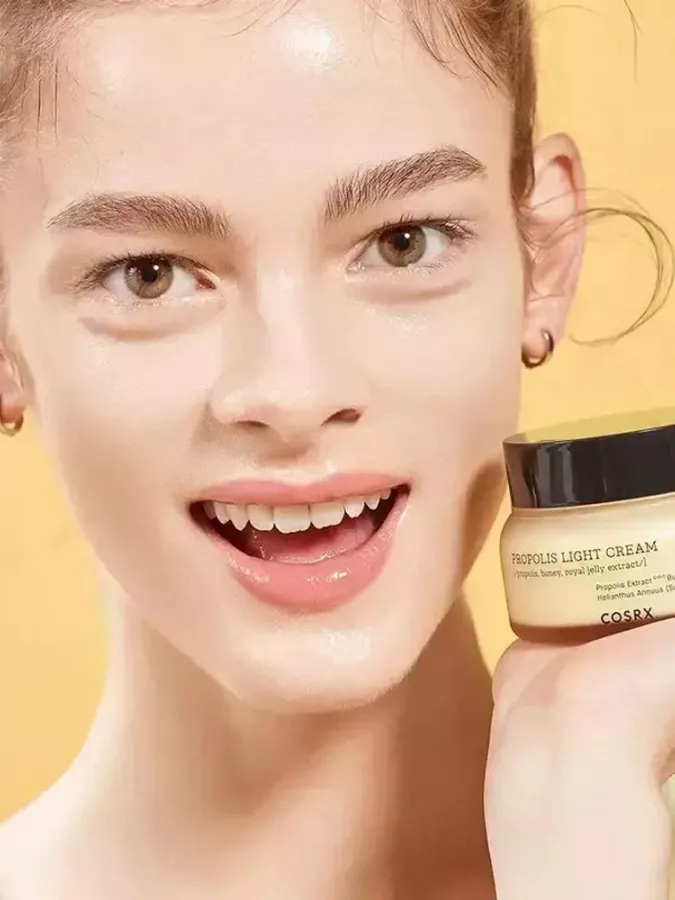 COSRX Full Fit Propolis Light Cream 65ml – Κρέμα Προσώπου με Πρόπολη για Ενυδάτωση, Θρέψη & Λάμψη