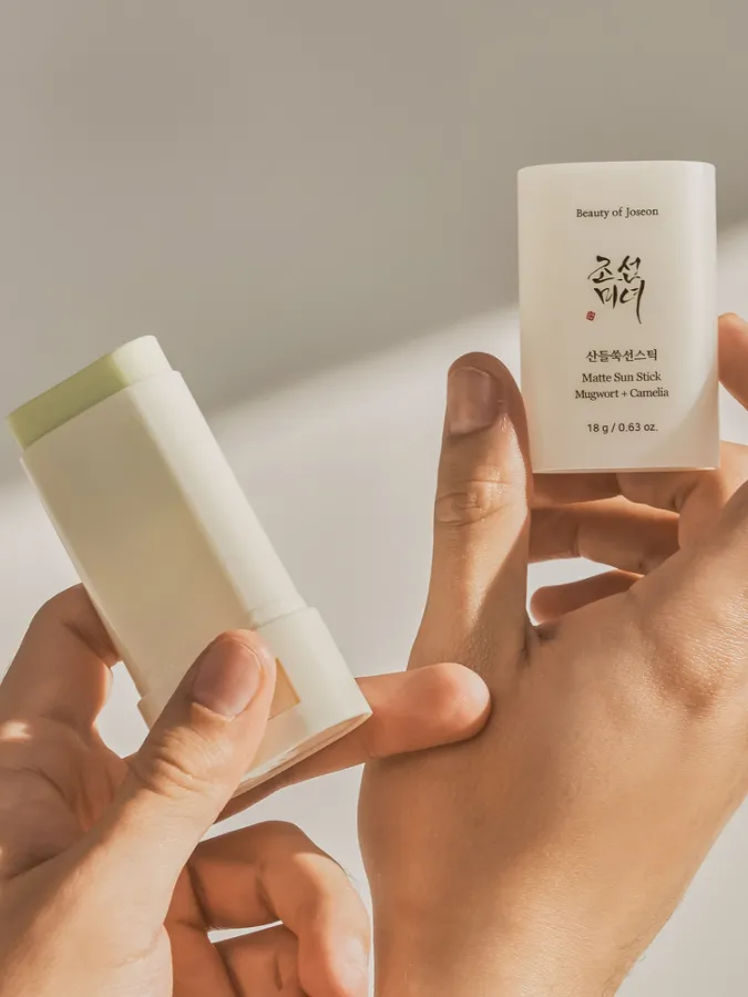 Beauty of Joseon Matte Sun Stick: Mugwort+Camelia SPF50+ PA++++ 18g – Αντηλιακό Στικ Προσώπου για Ματ Τελείωμα, Έλεγχο Λιπαρότητας & Προστασία UV Beauty of Joseon Matte Sun Stick: Mugwort+Camelia SPF50+ PA++++ 18g – Αντηλιακό Στικ Προσώπου για Ματ Τελείωμα, Έλεγχο Λιπαρότητας & Προστασία UV